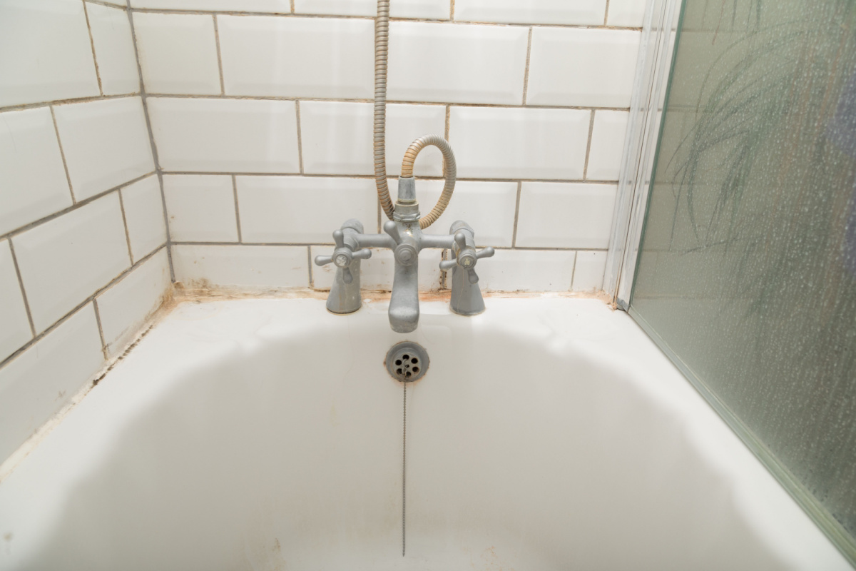 Acrylic Bathtub Repair Ellisville, MO | Ellisville, MO Bathroom Services | A New Look Resurfacing