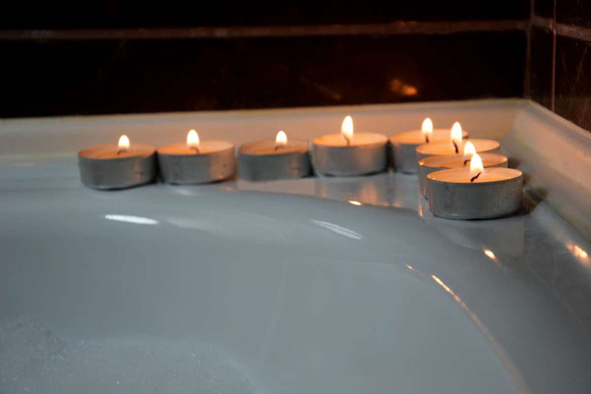 Bathtub Replacement Alternative St. Louis | Reglazing and Refinishing Your Bathtub in St. Louis | A New Look Resurfacing