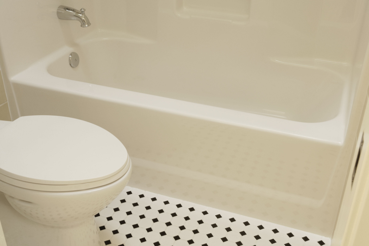 Fiberglass Tub Repair Ladue, MO | Ladue, MO Bathtub Refinishing | A New Look Resurfacing