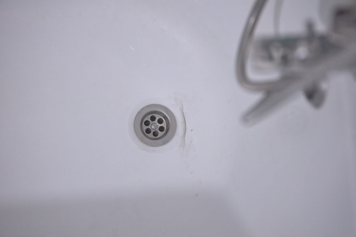 Cracked Bathtub Repair St. Peters, MO | St. Peters, MO Tub Resurfacing | A New Look Resurfacing